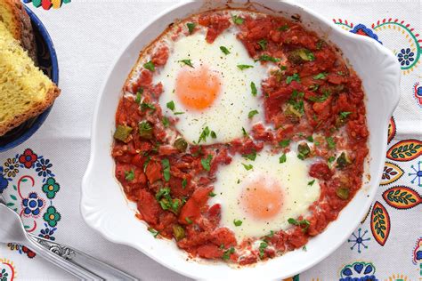 Huevos al horno con tomate y pimiento Receta de cocina fácil sencilla