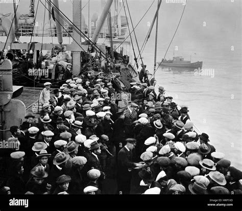 Health Inspection Of Immigrants Stock Photo Alamy