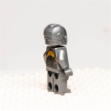 LEGO Minifigure Iron Man Mark 1 Armor (Trans-Clear Head) (sh565) 76125