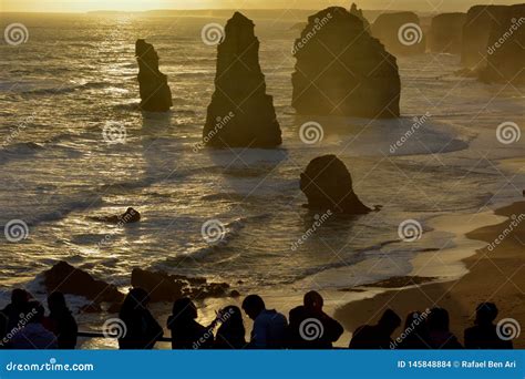 Silhouette of Tourists Looking at the Twelve Apostles in Victoria ...