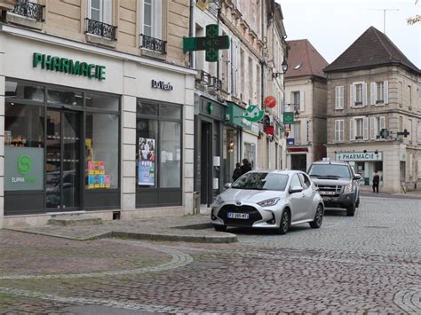 Val d Oise une seule pharmacie pour 6 000 habitants à Magny en Vexin