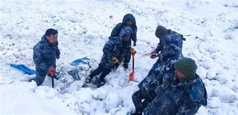 दार्चुलामा हिमपहिरो अपडेट भारतीय सडक प्रयोग गरी शव खलङ्गा ल्याइँदै