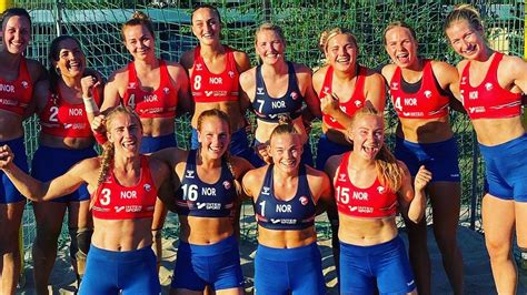 Pink ofrece pagar la multa de la selección Noruega por no usar bikini