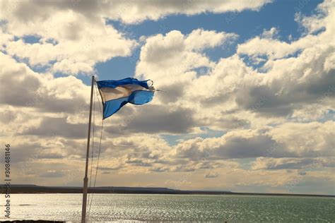 Bandera Argentina Flameando Sobre Cielo Nublado Stock Photo Adobe Stock