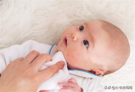 刚出生的婴儿怎么喂奶（新生儿如何喂养和护理） 幼儿百科 魔术铺