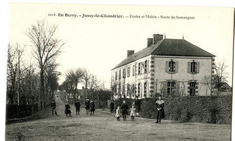 Cpa Jussy Le Chaudrier Ecole Et Mairie Carte Postale Ancienne Et