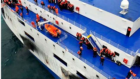 Terror En El Mar Se Incendia Un Ferry Con Personas A Bordo