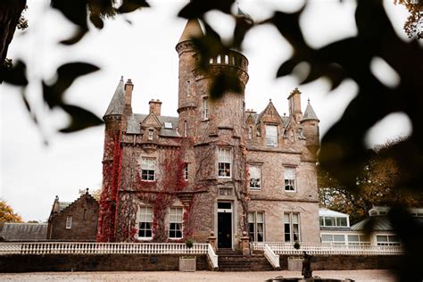 Cozy And Intimate Scottish Castle Wedding | Junebug Weddings