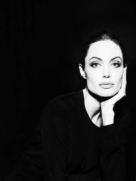 Angelina Jolie Leaning To The Left Annie Leibovitz Portraits Annie