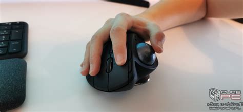 Ergonomiczne stanowisko do pracy biurowej Seria urządzeń Logitech ERGO