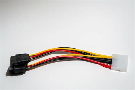 4 Pin Molex IDE männlich auf 2x 15 Pin S ATA SATA weiblich Y