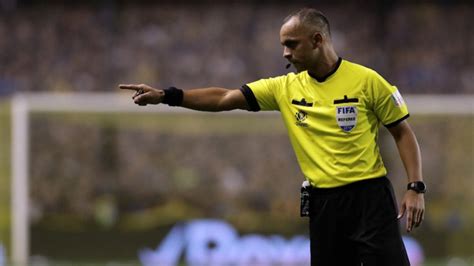 Flamengo Envia Of Cio Cbf Pedido De Troca De Arbitragem Do Jogo