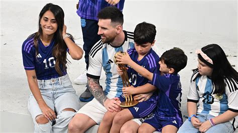 Messi nin eşi kimdir Messi nin çocukken hastalığı neydi her golden