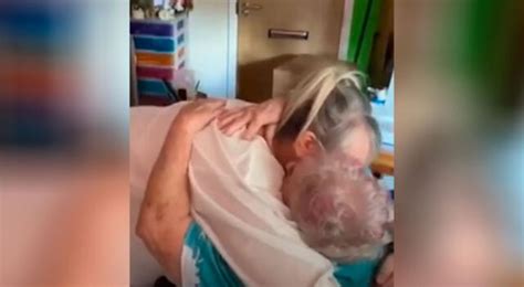 Youtube Viral Anciana Y Su Hija Protagonizan Tierno Reencuentro Luego