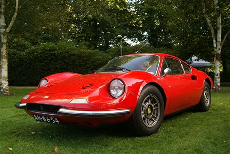 Focus Sur La Dino 246 Gt Amicalement Sportive Absolutely Cars