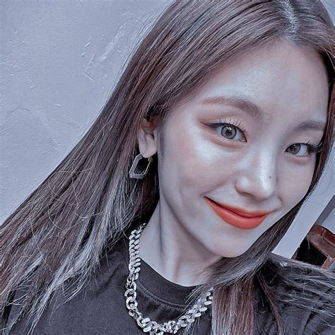 Fujiyeji In Itzy Fashion Chain Necklace