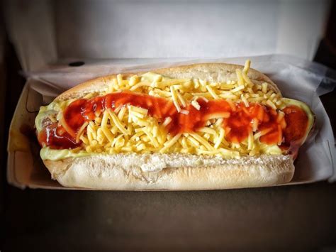 TODO SARAP CHEESY CLASSIC JOLLY HOTDOG! - Pigging Out on Sundays