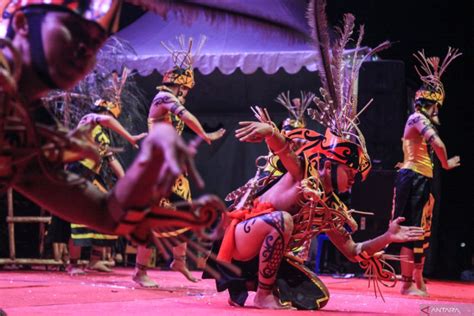 Tari Pedalaman Dayak Kalimantan Tengah ANTARA News