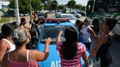 Familiares De Pol Cias Militares Protestam No Rio De Janeiro