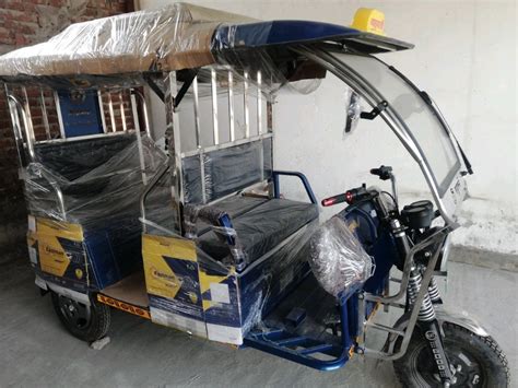 Bahubali Plus Blue E Rickshaw Vehicle Capacity 4 1 Driver Seater At