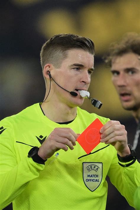 Chi Francois Letexier Giovane Arbitro Della Finale Di Euro A