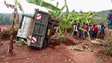 Impanuka Y Imodoka Yahitanye Uwari Uyitwaye Uwo Bari Kumwe Ajyanwa Mu