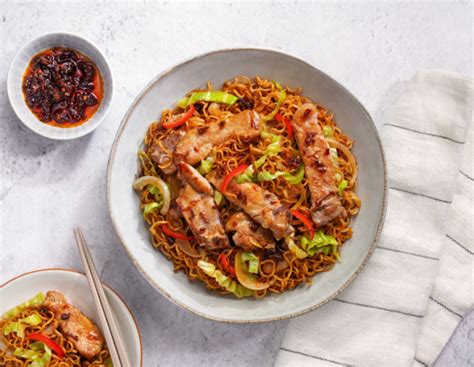 Pork Chop With Stir Fried Instant Noodles In Spicy Seafood Xo Sauce L