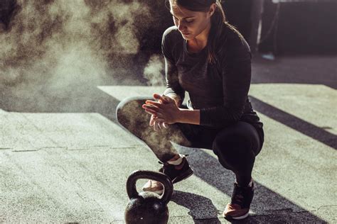 A 8 legjobb kettlebell gyakorlat fenékre és lábra GymBeam Blog