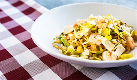 Spaghetti Met Gebakken Garnalen Chili En Prei Nederlands Dagblad De