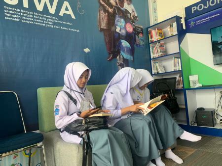 Kominfo Pojok Baca Digitalisasi Padang Panjang Ramai Dikunjungi Anak Anak