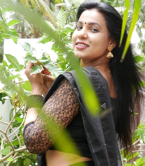 Instagram South Indian Model Shanaya Shannu Black Saree Photos