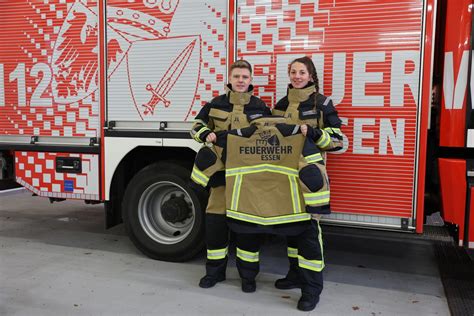 FW E Neue Schutzkleidung für Einsatzkräfte der Feuerwehr Essen