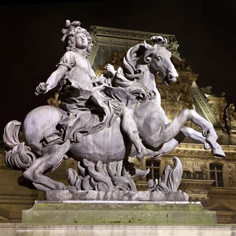 Statua Di Luigi XIV Al Louvre A Parigi Fotografia Stock Immagine Di