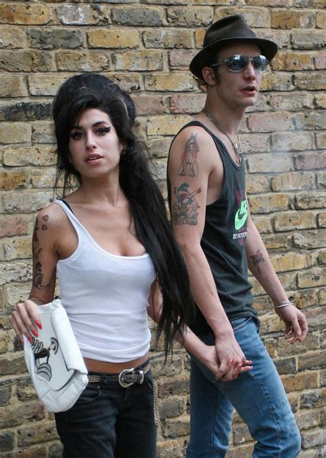 Amy Winehouses Ex Man Söks Av Polis