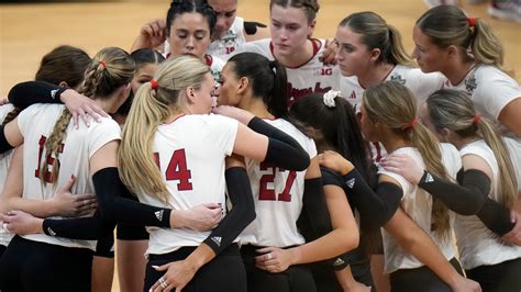 Madisen Skinner, freshman Ella Swindel help Texas defend volleyball ...