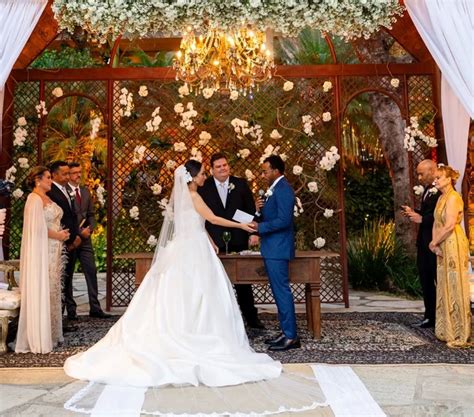 Joshua Arantes do Nascimento celebra o amor a brasiliense Bárbara