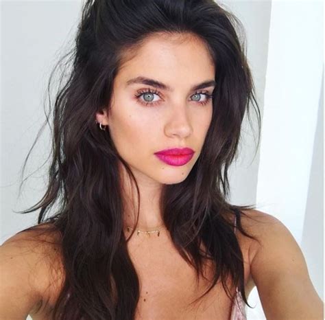 Sara Sampaio Brilha Na Revista Vogue A Ferver Vidas