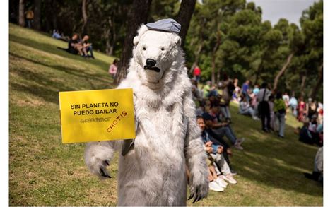 Greenpeace pide a la clase política madrileña en la pradera de San