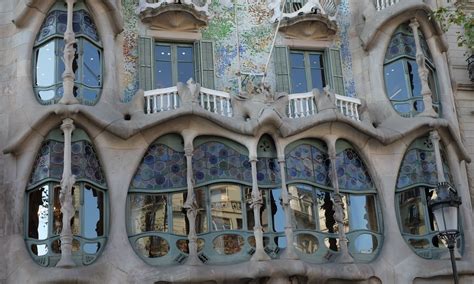 gaudi barcelona  architect   works sagrada familia pedrera