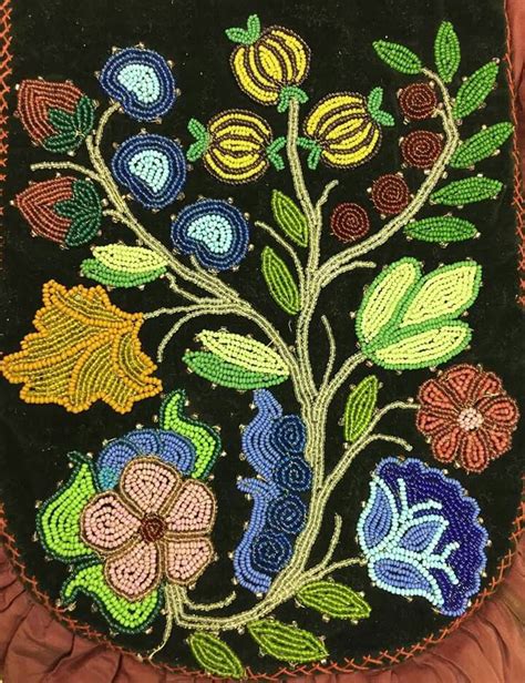 84 best OJIBWE and other floral beadwork pics images on Pinterest | Ancestry, Beadwork and Genealogy