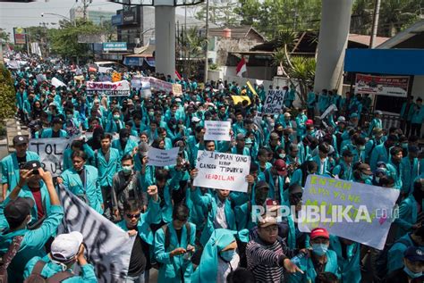 Aksi Unjuk Rasa Mahasiswa Solo Tolak Ruu Kuhp Republika Online