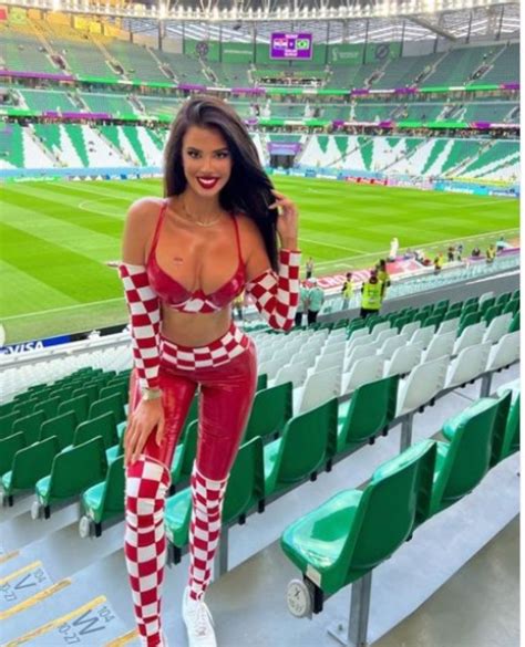 Ivana Knoll Se Luce Con Mini Bikini Para Desearle El Triunfo A Croacia Las Rapidas