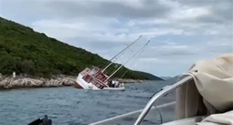 Nova Havarija Na Jadranu U Moru Kod Dubrovnika Se Nasukao Brod