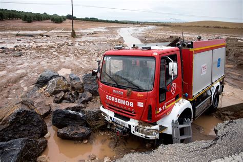 Bombeiro morre em operação de resgate das cheias no sul de Espanha