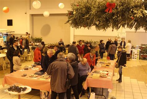 Jarnac Pr S De Visiteurs Au Salon R Gional De La Truffe