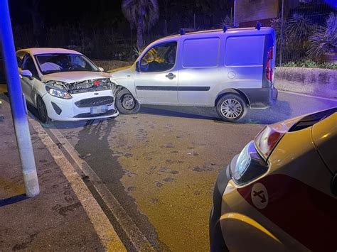 Sanremo Scontro Tra Due Auto In Via Padre Semeria Due Feriti Lievi E