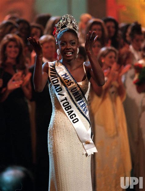 Photo: Wendy Fitzwilliam wears MISS UNIVERSE 1998 crown. - - UPI.com