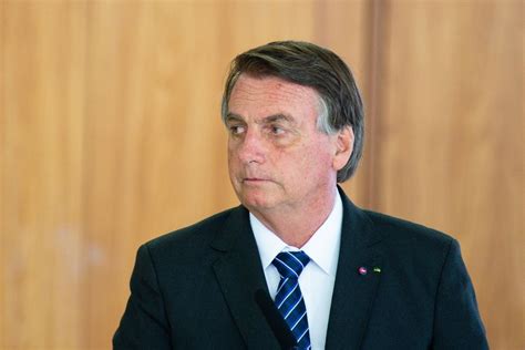 Bolsonaro Assina Decreto Para Distribui O Gratuita De Itens De Higiene