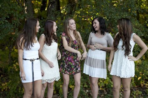 Groupe De Jeunes Filles Photo Stock Image Du Caucasien