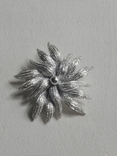 Vintage Gerry S Small Silver Tone Shiny Floral Brooch Pin Ebay